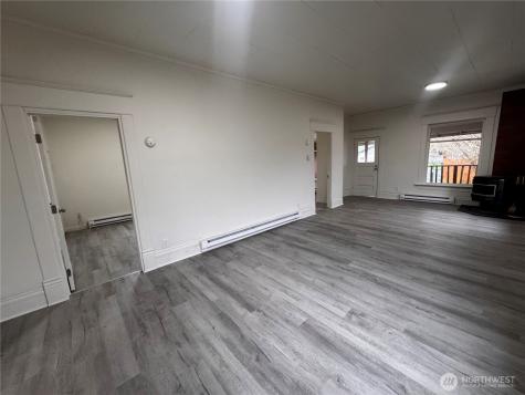 517 Water Street South Bend WA 98586