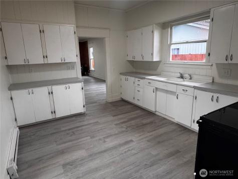 517 Water Street South Bend WA 98586