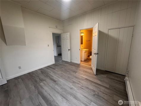 517 Water Street South Bend WA 98586