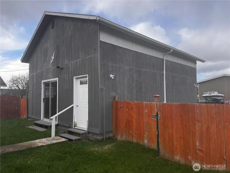517 Water Street South Bend WA 98586