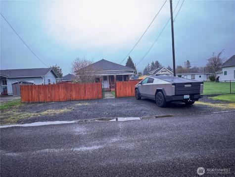 517 Water Street South Bend WA 98586