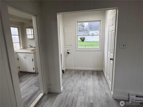 517 Water Street South Bend WA 98586