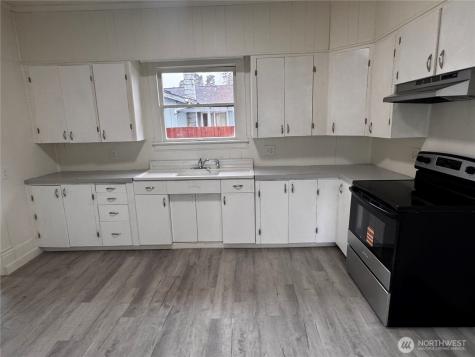 517 Water Street South Bend WA 98586