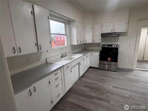 517 Water Street South Bend WA 98586