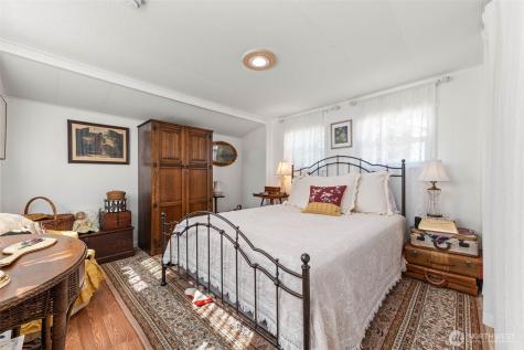 3702 Hunt Street NW Gig Harbor WA 98335