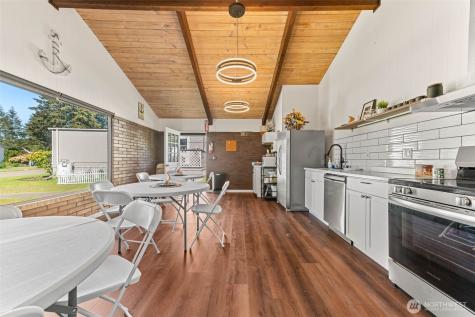 3702 Hunt Street NW Gig Harbor WA 98335