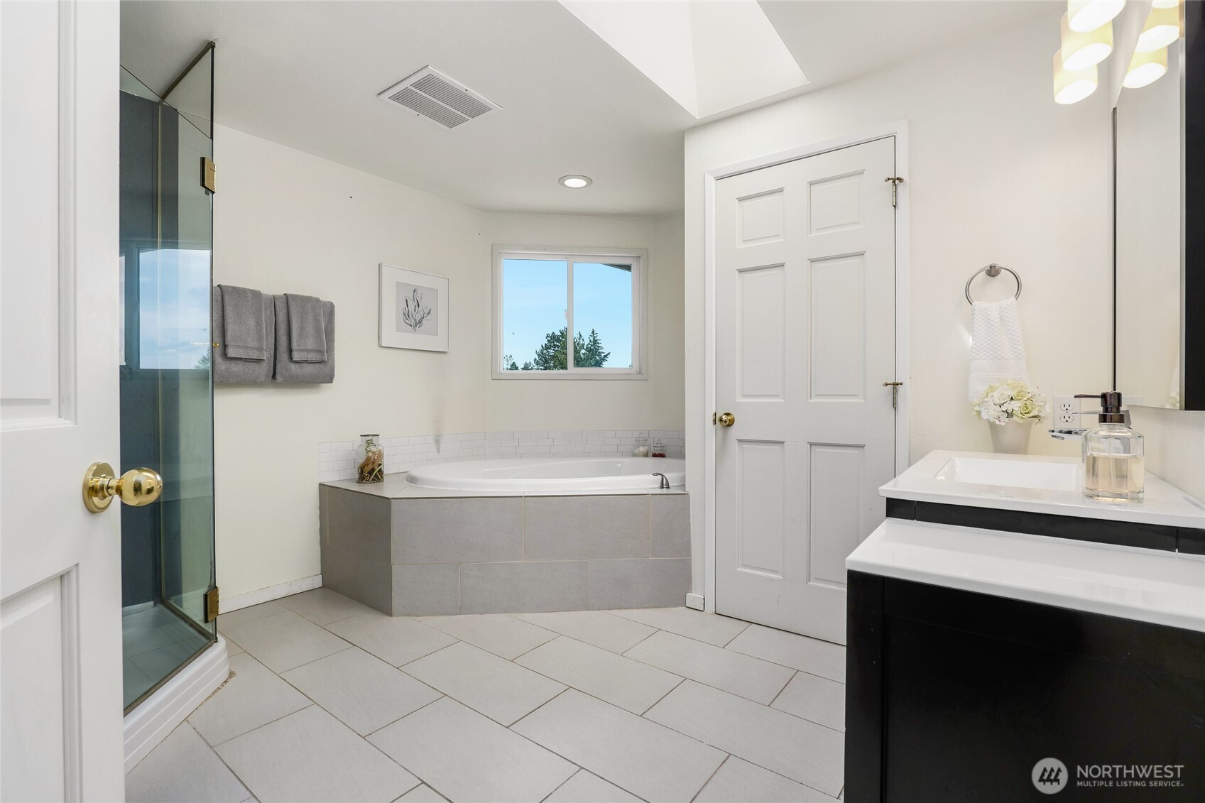 8808 NE 14th Street Clyde Hill WA 98004