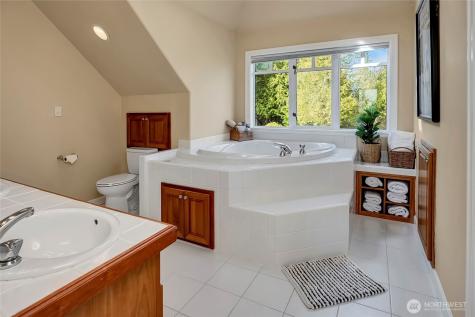 4911 Harbor Lane Everett WA 98203