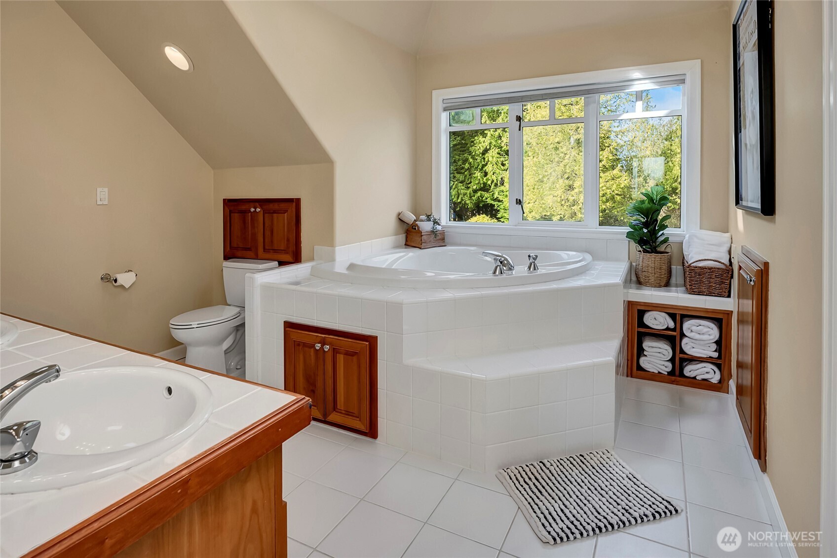 4911 Harbor Lane Everett WA 98203