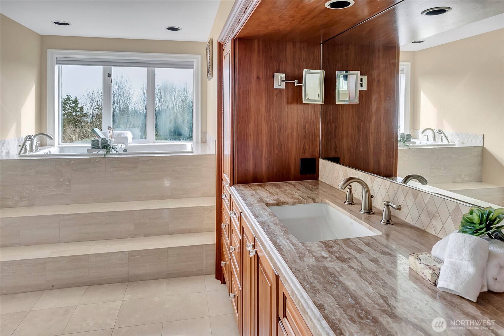 4911 Harbor Lane Everett WA 98203