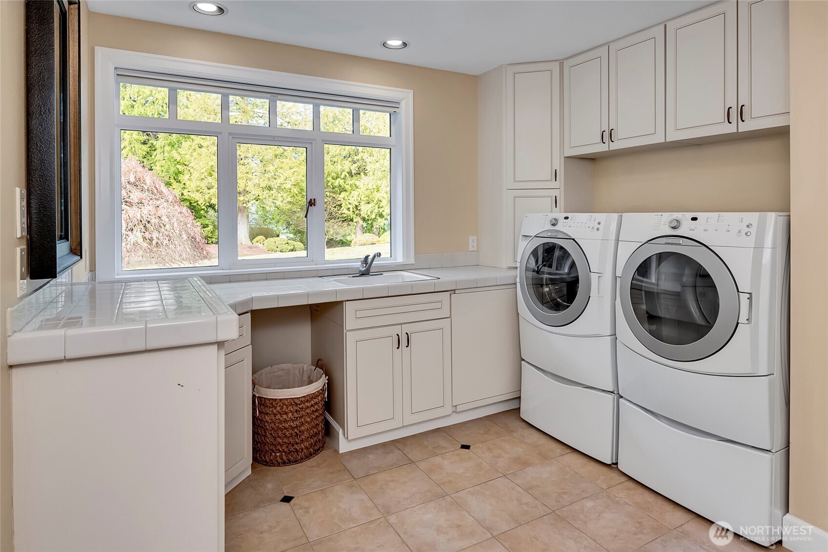 4911 Harbor Lane Everett WA 98203