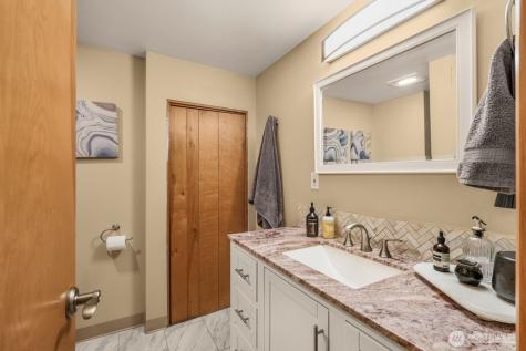 6904 NE 70th Street Vancouver WA 98661