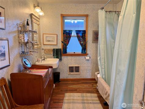 1512 270th Place Ocean Park WA 98640