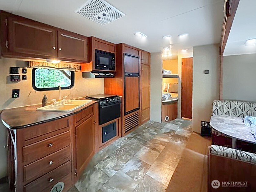 47 Wilderness Way Deming WA 98244
