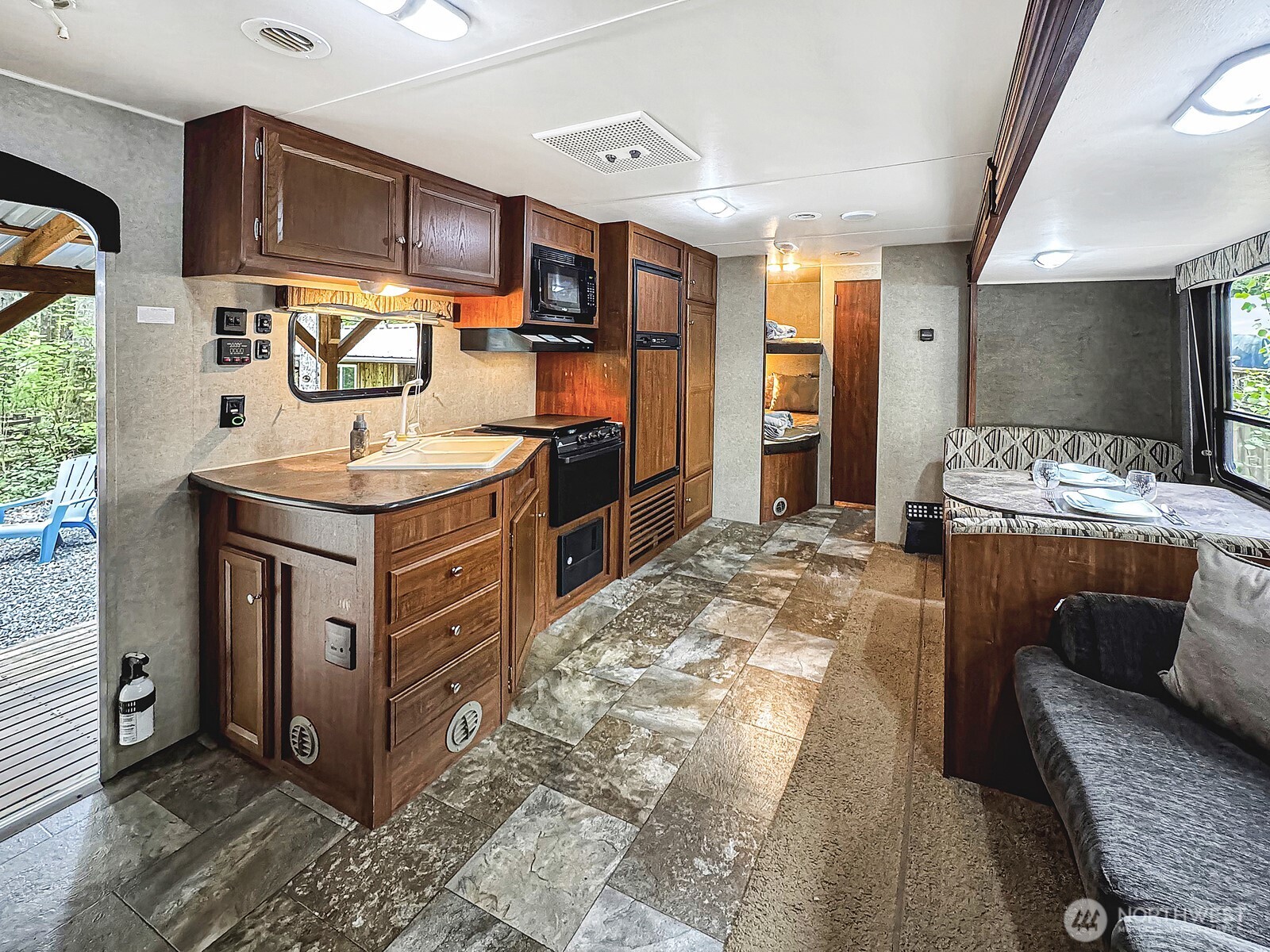 47 Wilderness Way Deming WA 98244