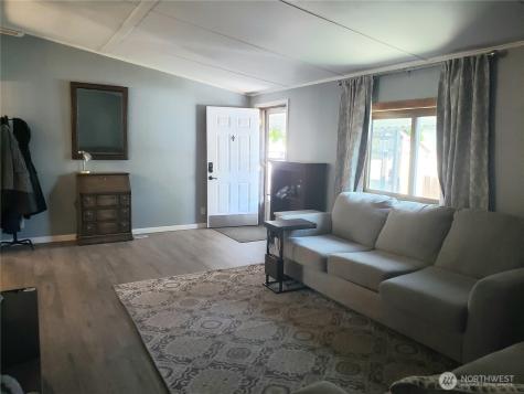 1936 Pine Cone Avenue Enumclaw WA 98022