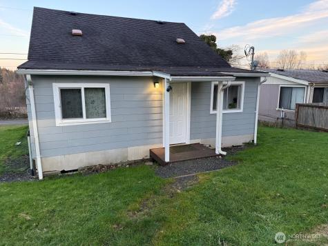 1132 Fowler Street Raymond WA 98577