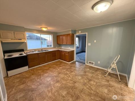1132 Fowler Street Raymond WA 98577