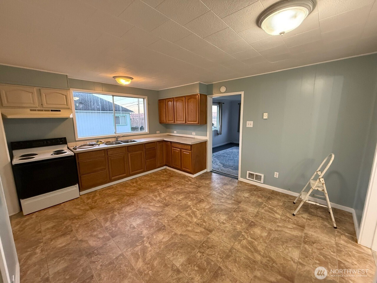 1132 Fowler Street Raymond WA 98577