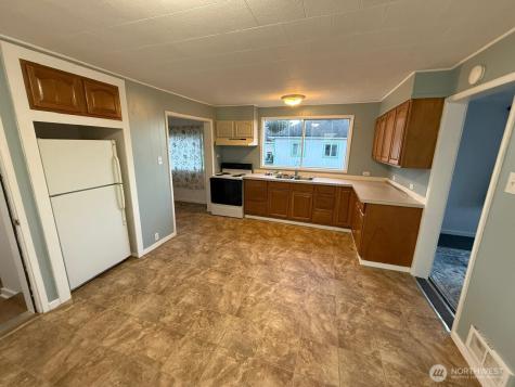1132 Fowler Street Raymond WA 98577
