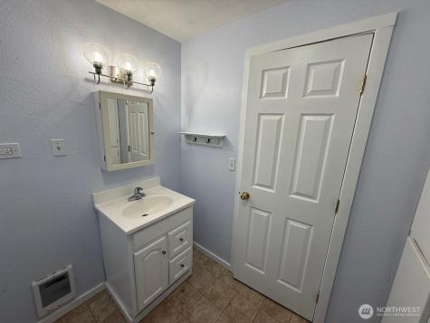 1132 Fowler Street Raymond WA 98577