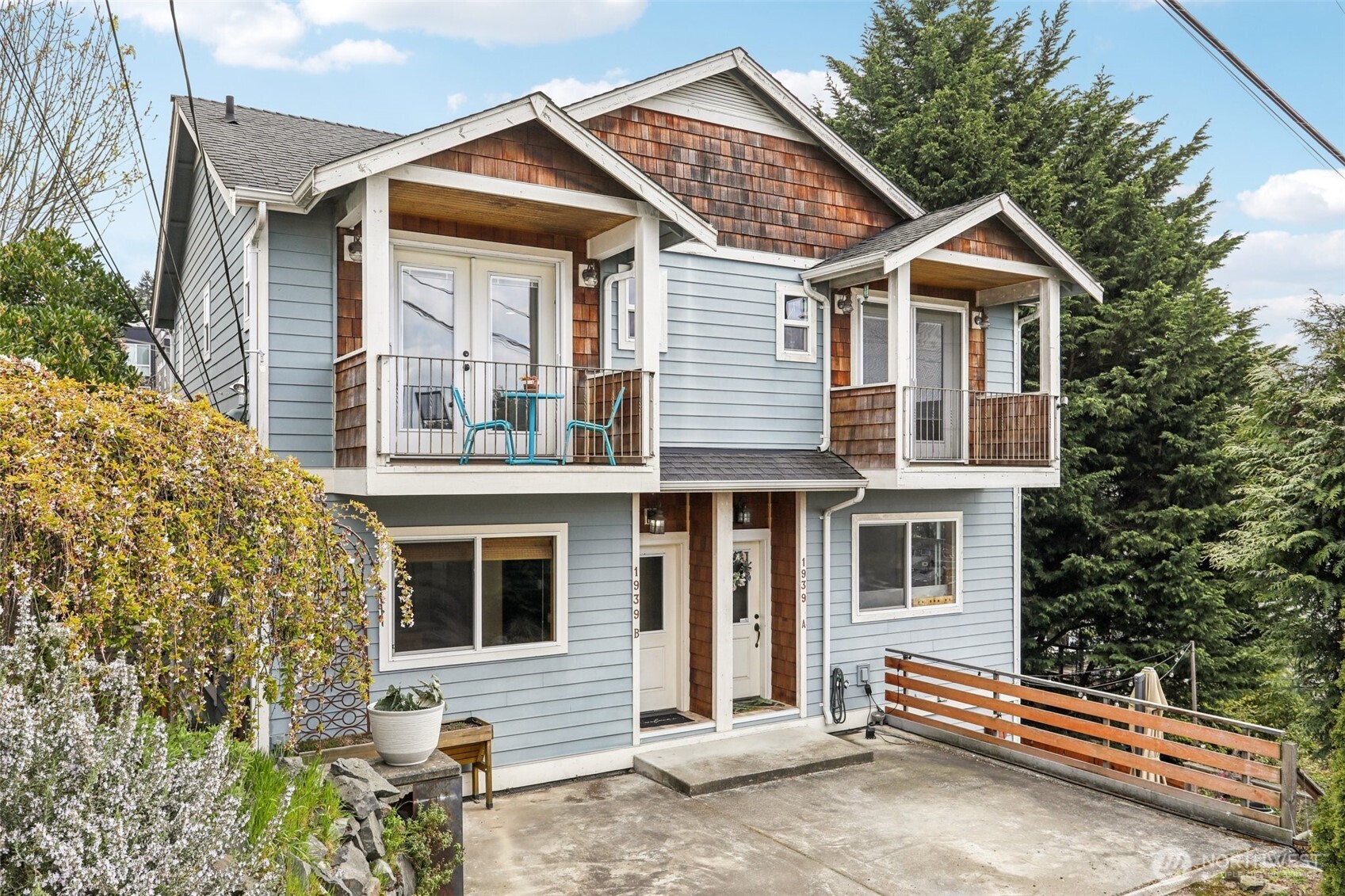 1939 10th Avenue W Seattle WA 98119