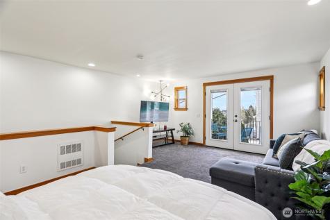1939 10th Avenue W Seattle WA 98119