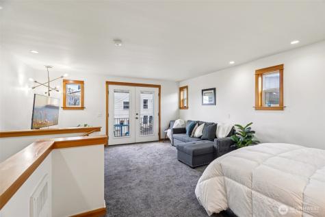1939 10th Avenue W Seattle WA 98119