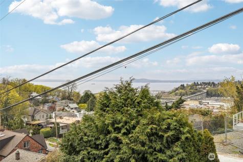 1939 10th Avenue W Seattle WA 98119
