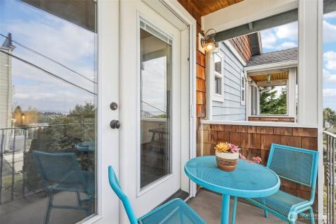 1939 10th Avenue W Seattle WA 98119