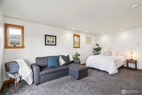 1939 10th Avenue W Seattle WA 98119