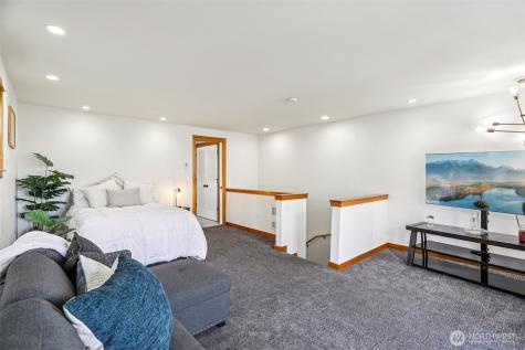 1939 10th Avenue W Seattle WA 98119