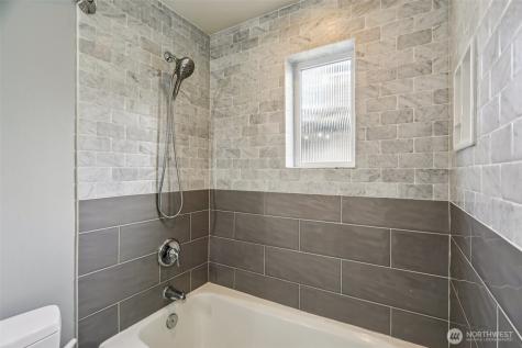 1939 10th Avenue W Seattle WA 98119