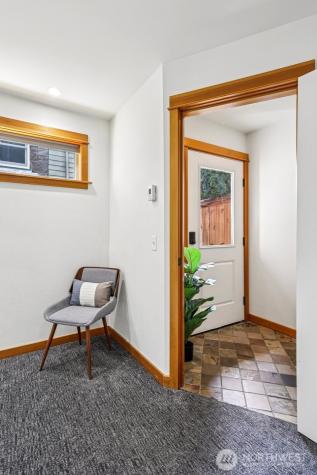 1939 10th Avenue W Seattle WA 98119