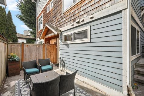 1939 10th Avenue W Seattle WA 98119