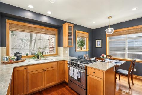 1939 10th Avenue W Seattle WA 98119
