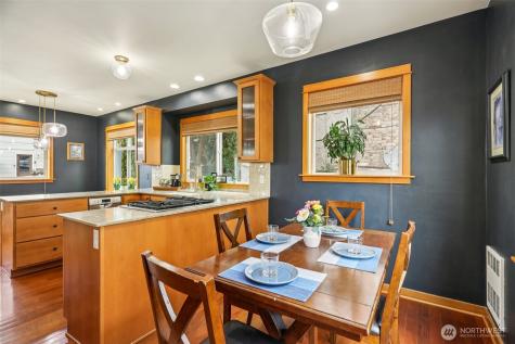 1939 10th Avenue W Seattle WA 98119