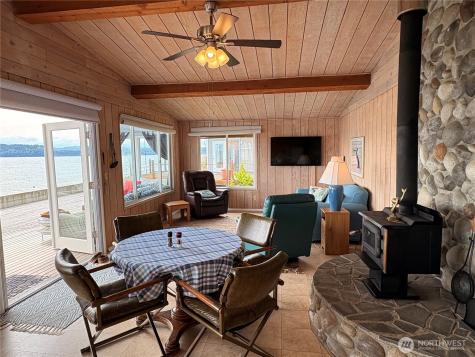 27 S Beach Drive Hat Island WA 98206