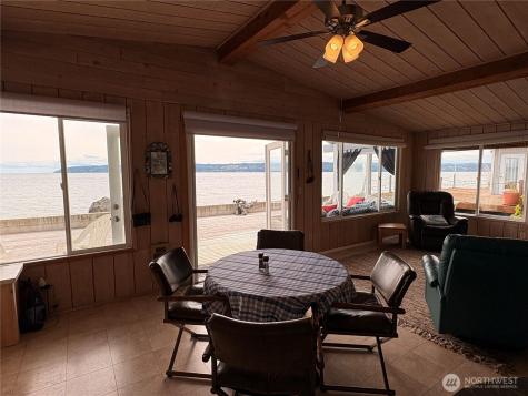 27 S Beach Drive Hat Island WA 98206