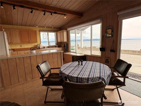 27 S Beach Drive Hat Island WA 98206