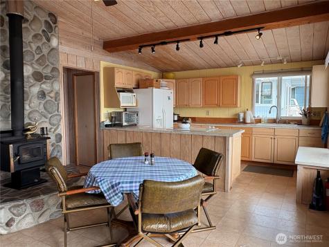 27 S Beach Drive Hat Island WA 98206