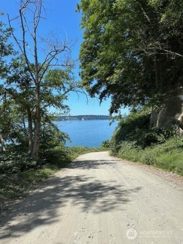 27 S Beach Drive Hat Island WA 98206