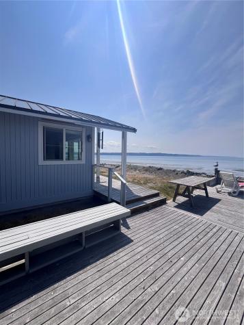 27 S Beach Drive Hat Island WA 98206