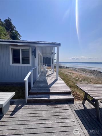 27 S Beach Drive Hat Island WA 98206