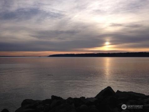 27 S Beach Drive Hat Island WA 98206