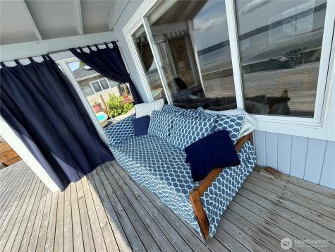 27 S Beach Drive Hat Island WA 98206