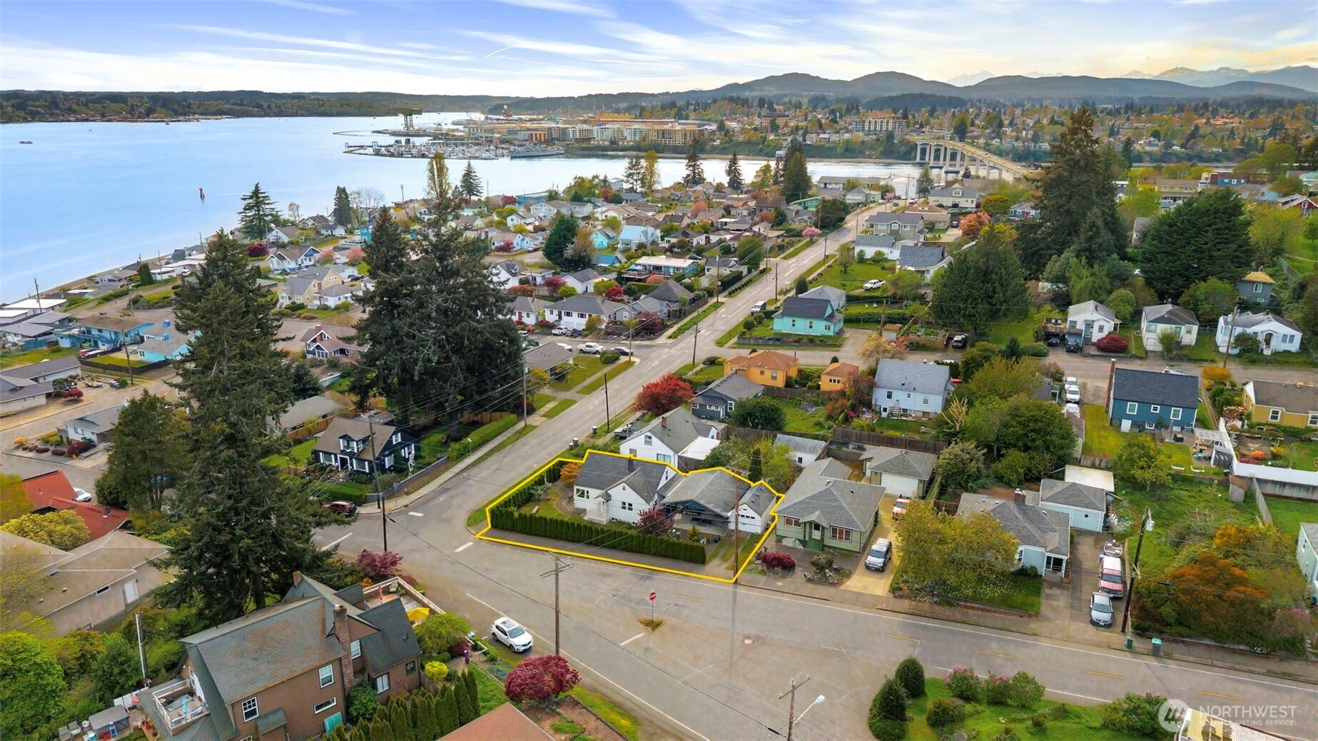 2718 E 11th Street Bremerton WA 98310