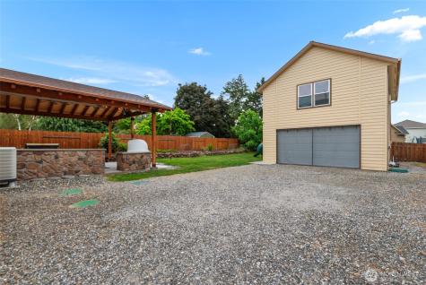104 35th Street NW East Wenatchee WA 98802