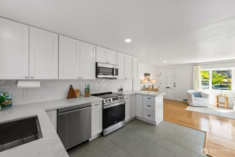 6017 46th Avenue SW Seattle WA 98136