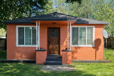 212 4th Street W Tonasket WA 98855